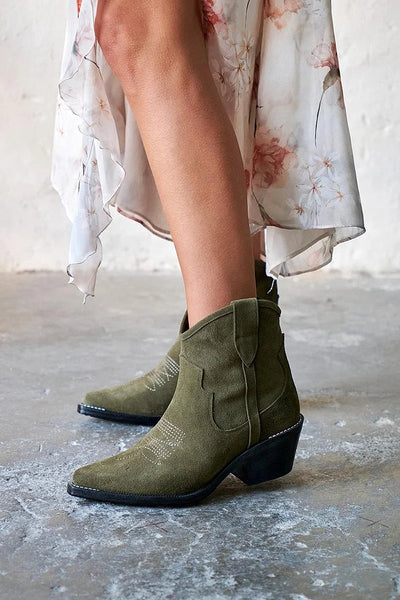 Élise™ | Short Suede Ankle Boots