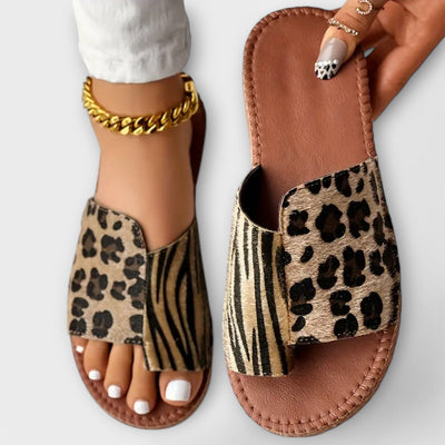 Zyrell – Chic Two-Tone Mules with Leopard Print