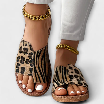 Zyrell – Chic Two-Tone Mules with Leopard Print