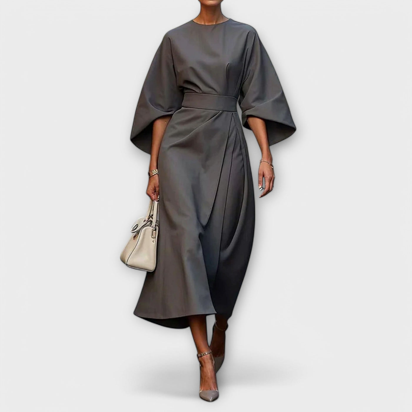 Elegant dress with sleeves